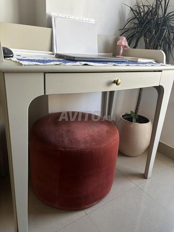 مكتب بحالة ممتازة للبيع