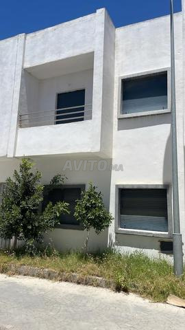 دار مستقلة نصف مجهزة واجهتين في مجمع سكني خاص - 2