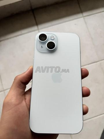 iPhone 15 normal 128go 100% état de la batterie