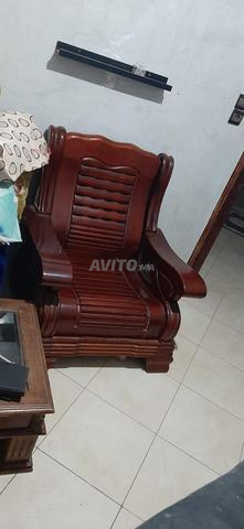 كرسيان خشبيان