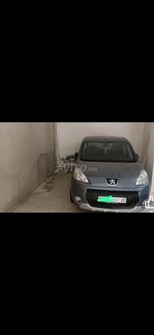 Voiture Peugeot en bon état