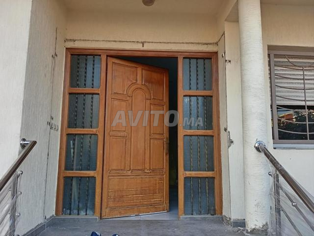 باب مدخل كبير مستعمل للبيع