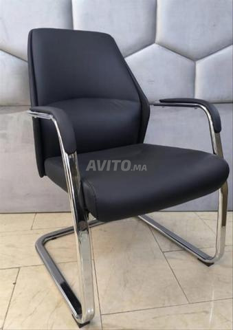 Chaise de bureau à piètement fixe / vestiaire - 2