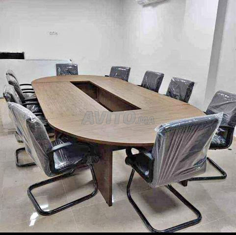 🔹 Table de réunion professionnelle - 2