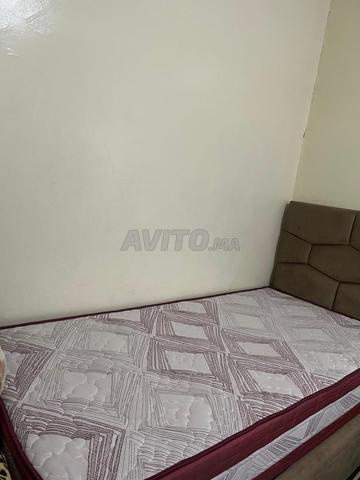 Cadre de lit avec matelas