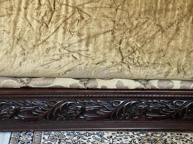 صالة تقليدية بالإضافة إلى غرفة معيشة