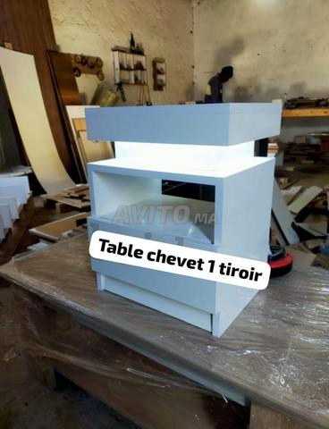 طاولة جانبية