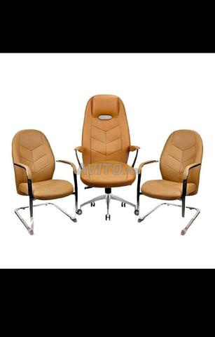 Lot de chaises importées – Confort durable et élégance claire