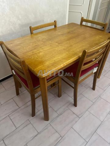 Table à manger avec 4 chaises
