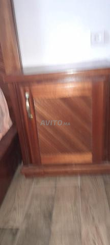 إطار كبير خشبي مع 2 كومودينو - 2