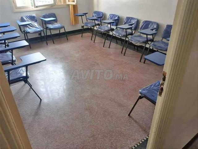 Chaise avec bras écritoire / Vestiaire