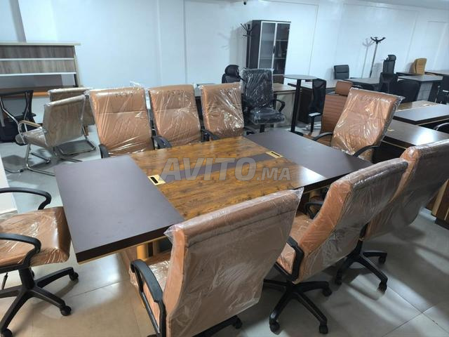 طاولة اجتماعات للبيع