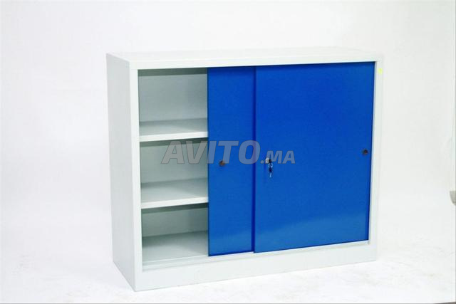 Armoire métallique à porte coulissante / vestiaire