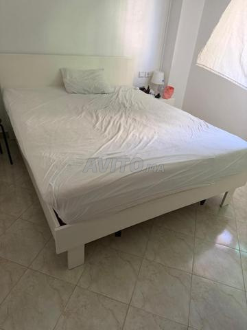 Lit bon état sans matelas - 2