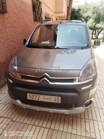 سيارة بحالة جيدة - 2