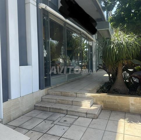 Pas de porte magasin très bien situé - 2