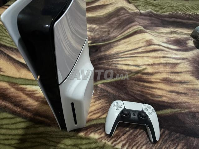 PlayStation 5 slim 1tb et 4 jeux ps5