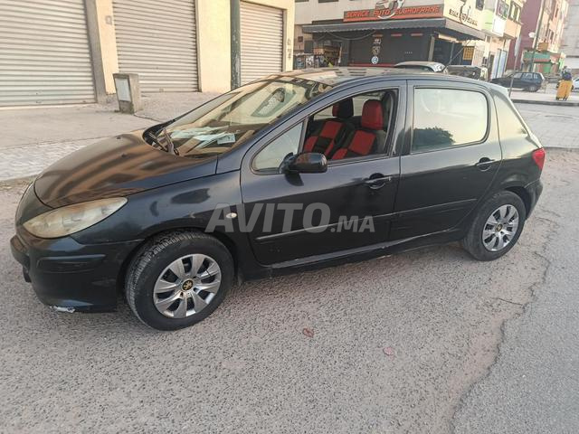 Peugeot 307 7 chevaux, moteur neuf, tout est propre.