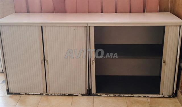 Meuble de rangement en aluminium en bon état