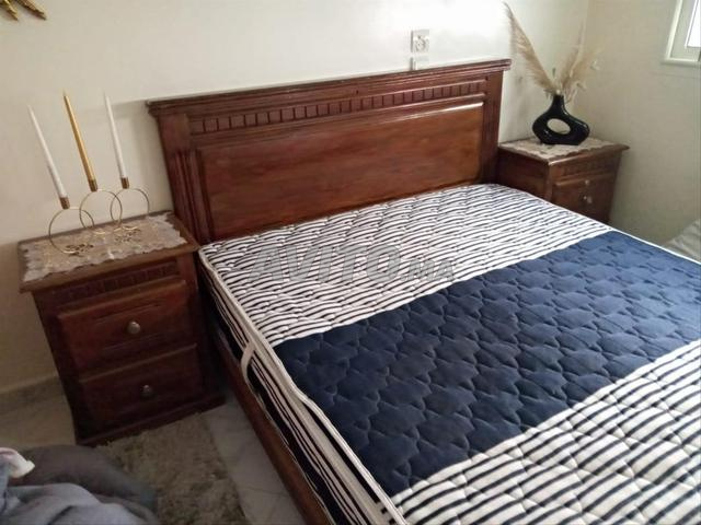 Lit avec moustiquaire, matelas et 2 tables de chevet - 2