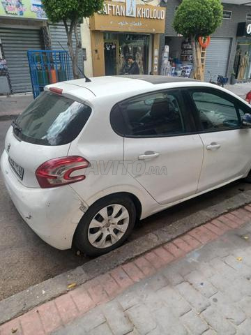 Peugeot 208 Essence Manuelle 2014 à Tanger
