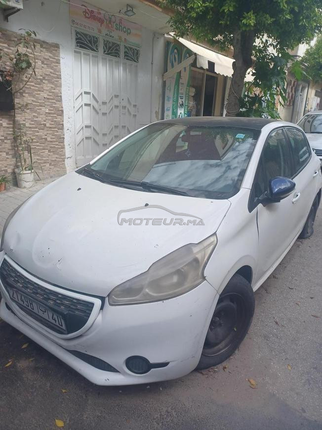 Peugeot 208 Essence Manuelle 2014 à Tanger