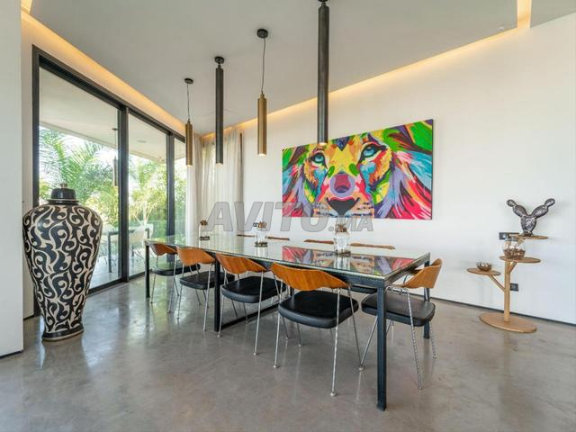 فيلا عصرية بحمام سباحة خاص - 2