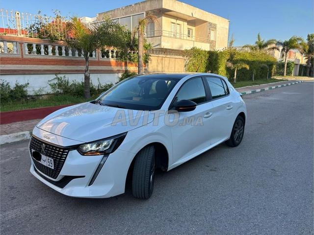 Peugeot 208 toute option 2022