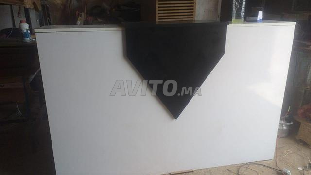 Comptoir de reception avec caisson sur mesure