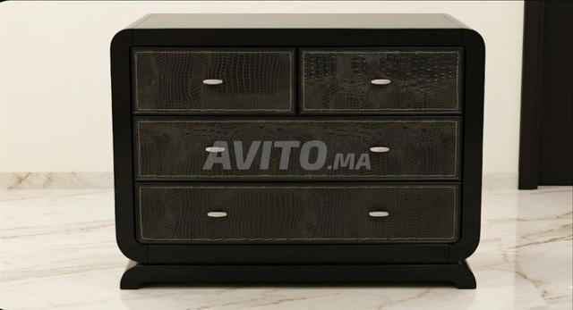 خشب صلب وجلد سرير مزدوج كبير بأسلوب عصري باروكي. - 2