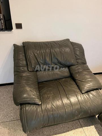 3 fauteuils en cuir avec table - 2