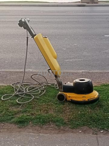 آلة تنظيف الأرضيات الاحترافية بحالة شبه جديدة - 2