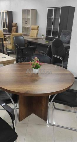 Table ronde au design simple et équilibré ✨ - 2