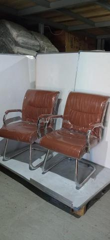 كرسي جديد للبيع بسعر مناسب