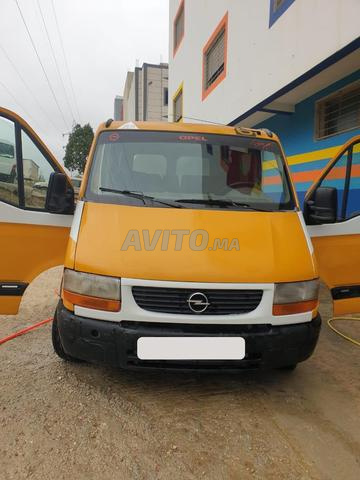 Opel Vivaro pour transport scolaire en bon état