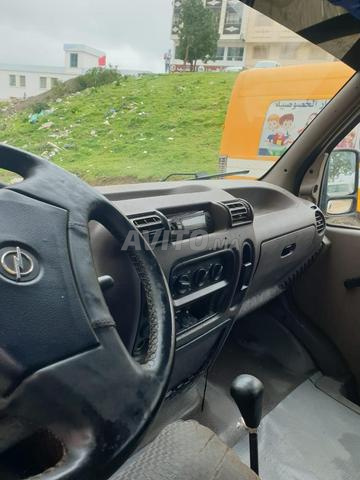 أوبل فيفارو للنقل المدرسي بحالة جيدة - 2