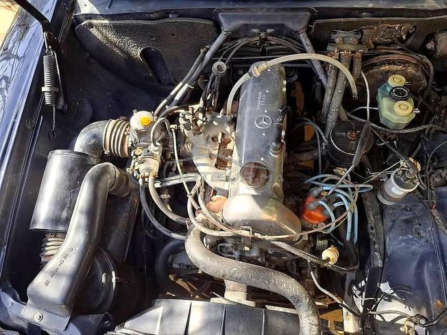 Mercedes W115 200 