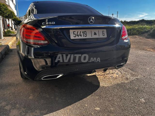 Mercedes-Benz 220 Diesel Automatique 2015 à Fès - 2