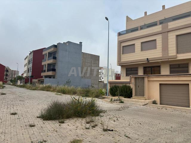 LOT DE 140 M Cavae R2
