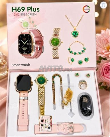 مجموعة أنيقة كبيرة بين التكنولوجيا والمجوهرات