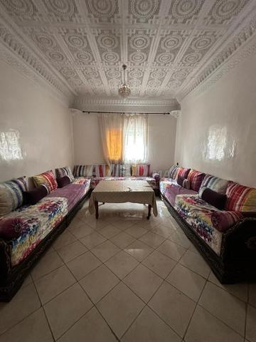 Salon avec table à manger et table pour télévision - 2