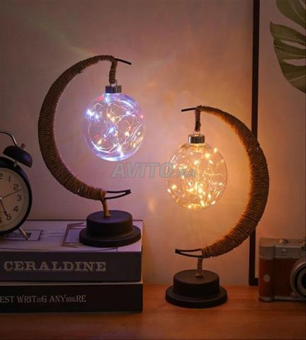 Lampe décorative avec design en croissant de lune et verre lumineux