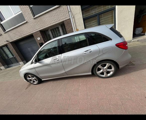 مرسيدس-بنز 200 - 2