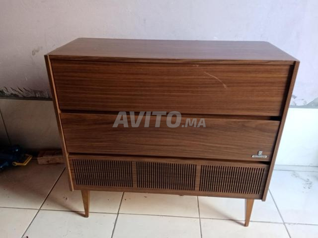Ancienne radio et tourne disque - 2