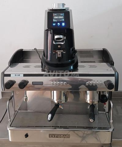 آلة قهوة وطاحونة