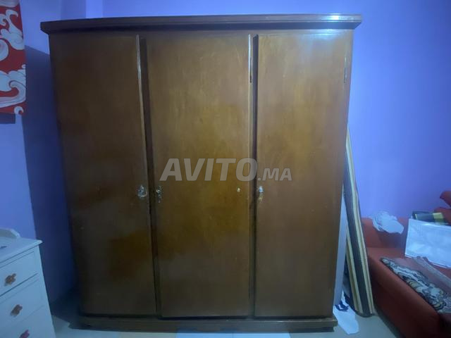 Armoire en bois massif à vendre