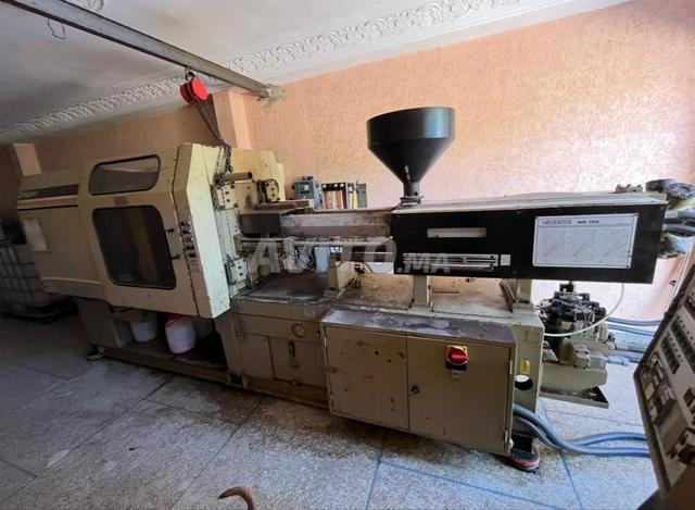 Machine à fabriquer des peignes. - 2