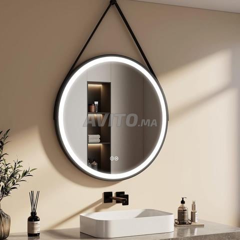Miroir rond moderne avec éclairage LED et horloge