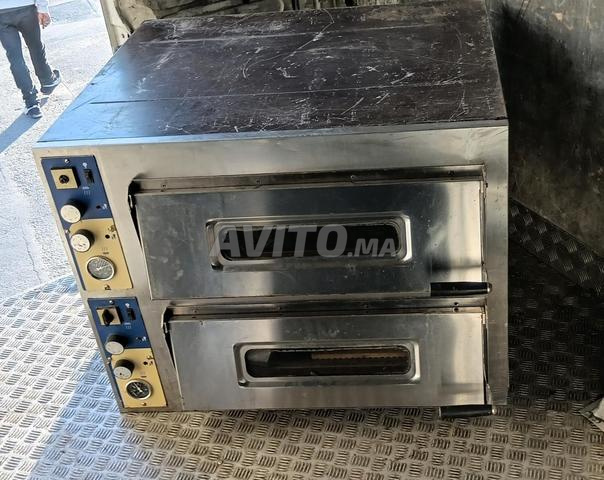 Four à pizza électrique professionnel à 2 étages.