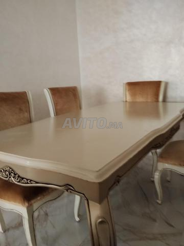 طاولة طعام كبيرة مع 5 كراسي - 2